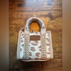 wrangler mini fun size tote keychain - giddy (beige with leopard)